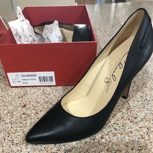 Women’s pointed toe high heel shoe